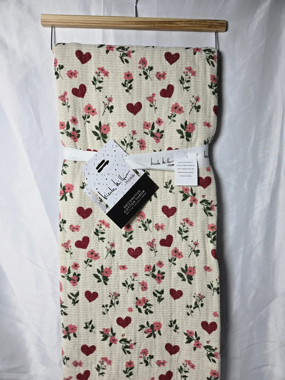 Nicole Miller Floral Heart Cotton Throw in Cream, Pink, Red